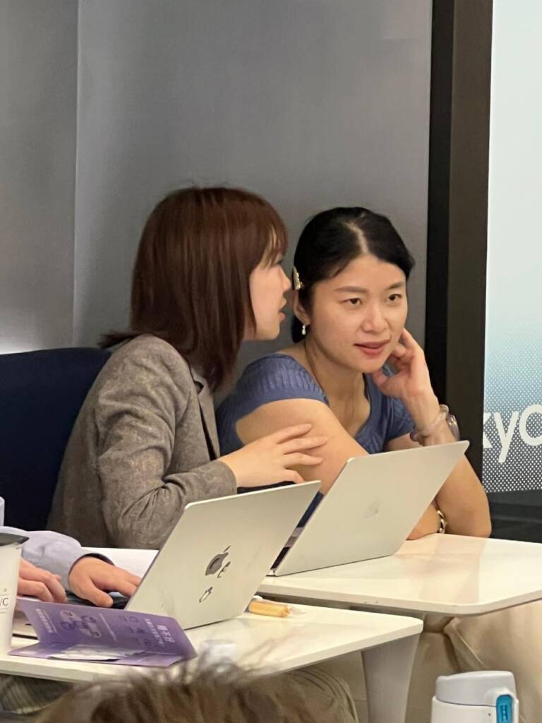 講師們比學員更專心投入~