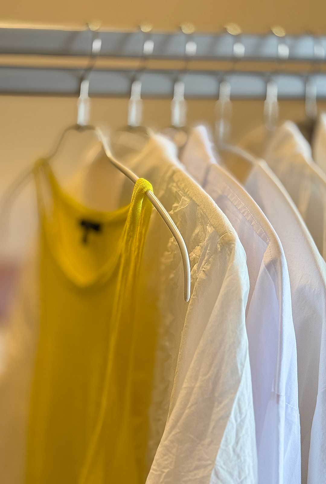 好的衣架讓衣物不滑落，同時肩線不會長角！