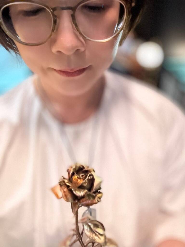 每個人面對年華逝去，都想當不凋的玫瑰。