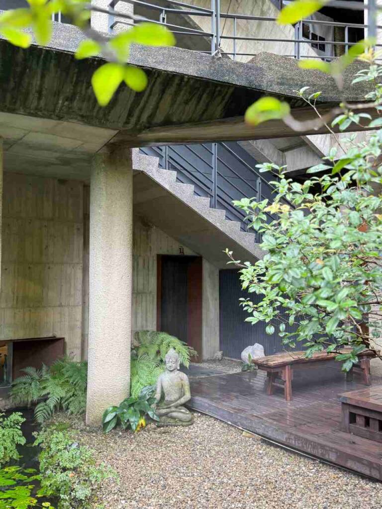 綠建築呈現自然樸實的模樣