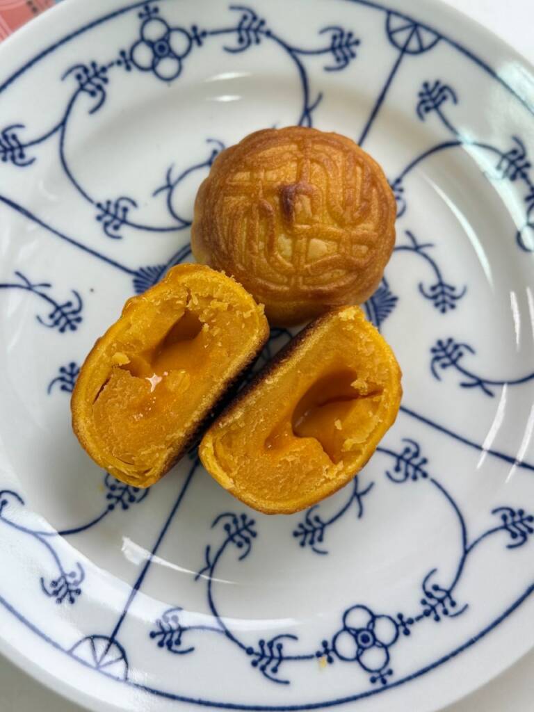 《和生御品》的金沙流心月餅價格只要半島的42折，口味一點也不輸它！