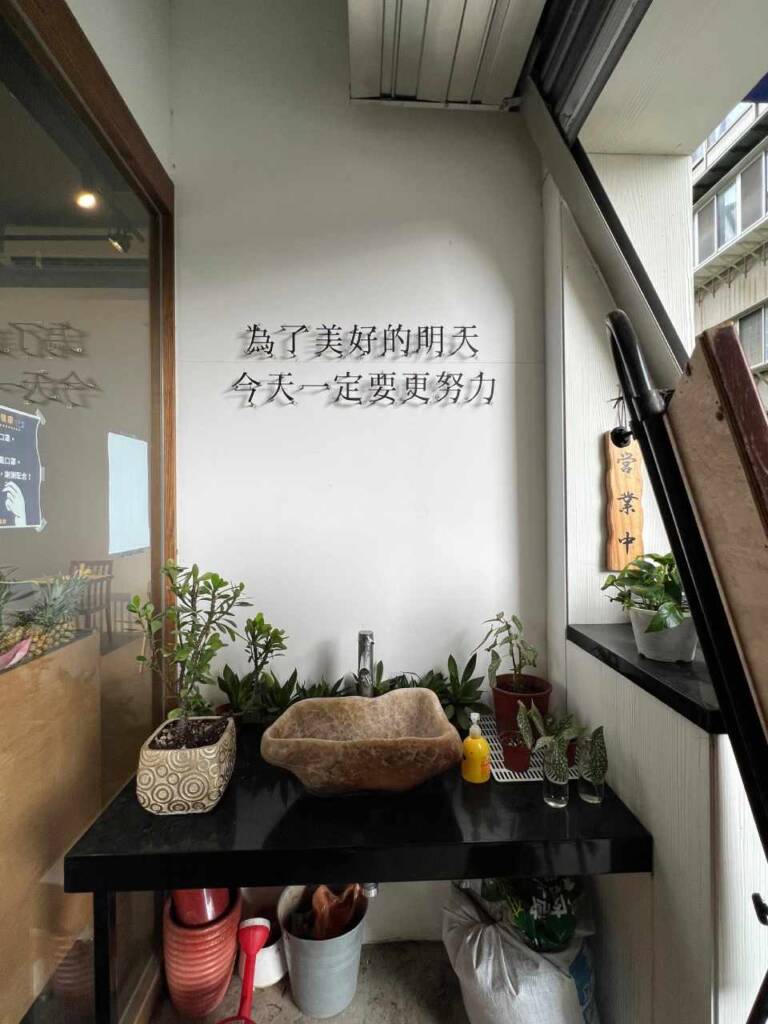 仁里居一直努力推廣素食及照顧小農，讓我們為了美好的明天更努力！