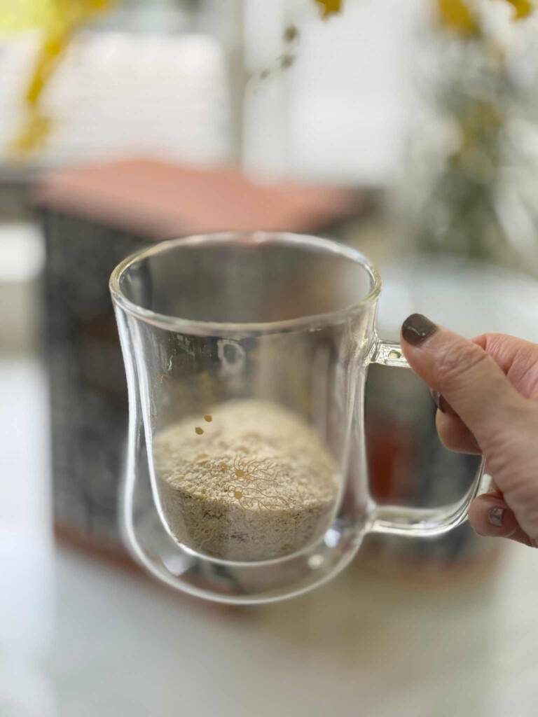 一包手拿包有35公克,還有紅棗、杏仁、黑芝麻等多種口味