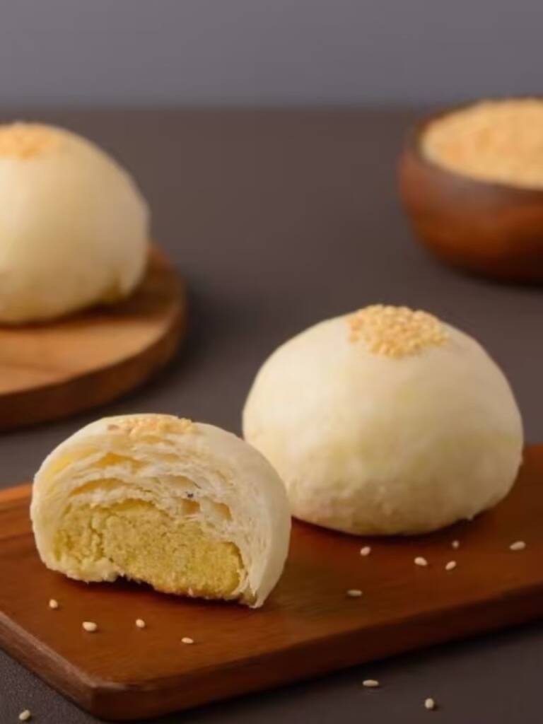 《和生御品》的蘇式月餅 - 綠豆凸包的是綠豆沙。