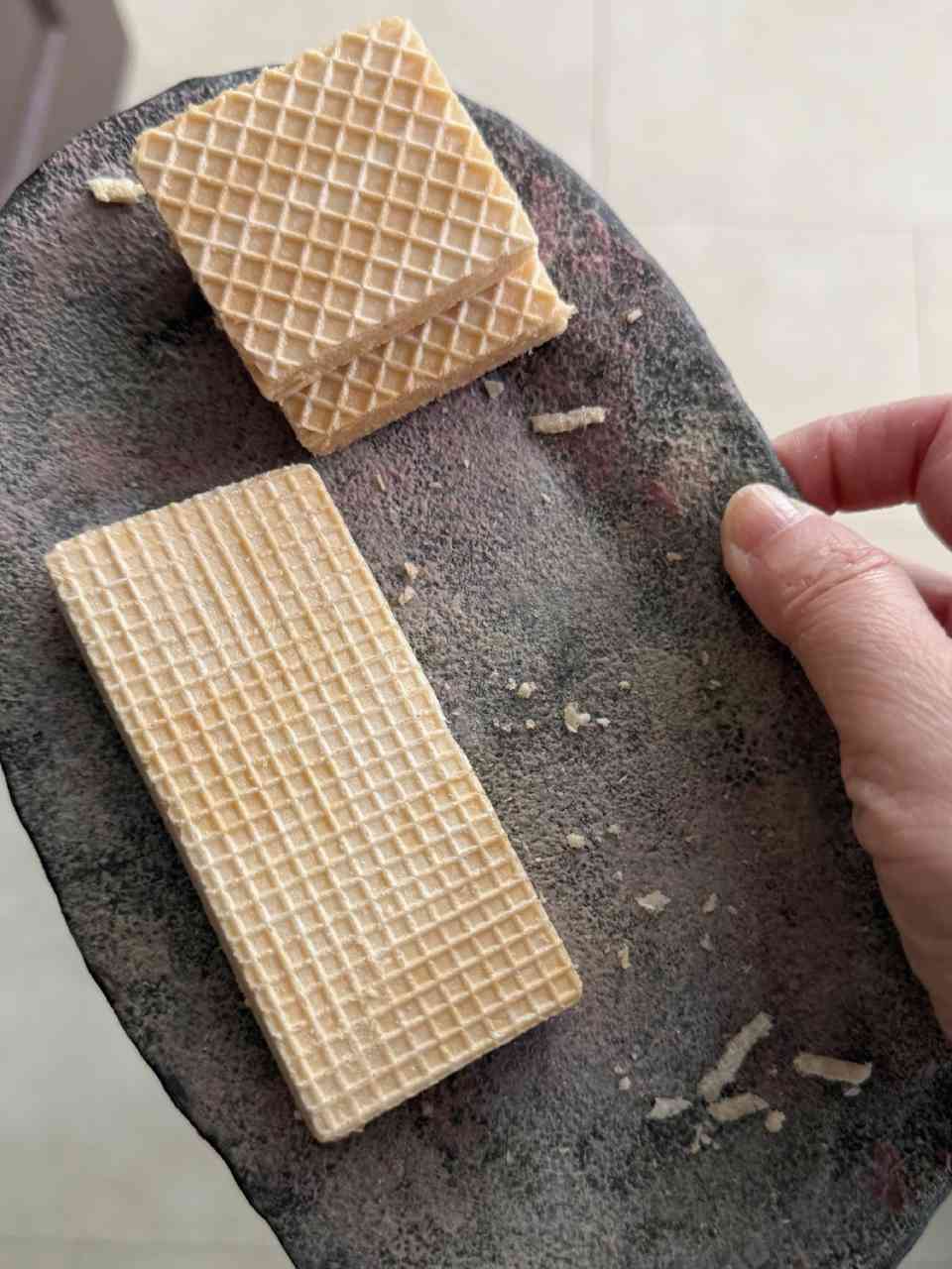 新貴派大格酥花生口味 vs. 義美花生夾心酥