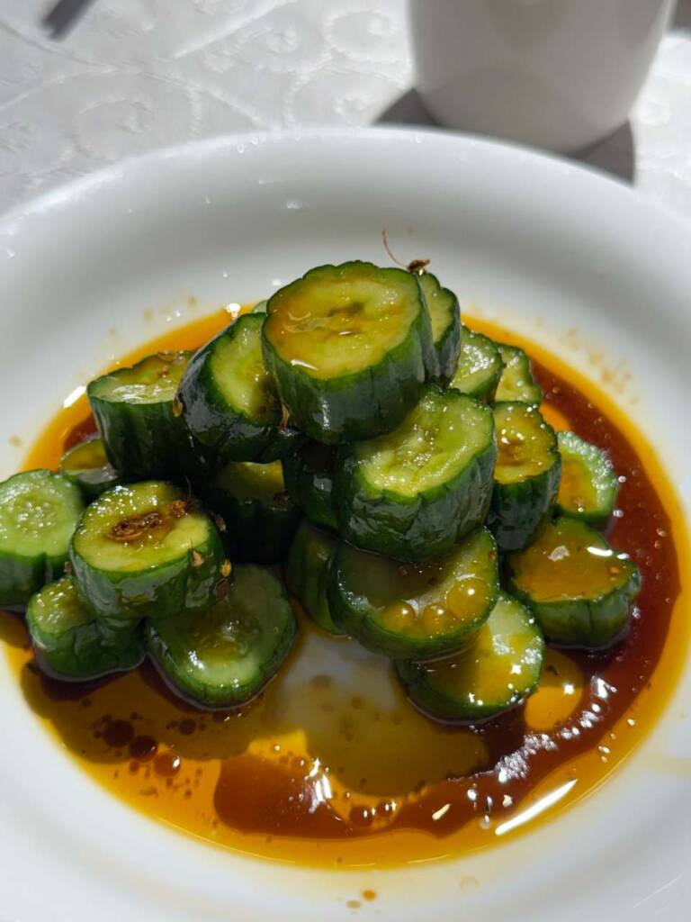 小黃瓜看起來很辣，其實還好。