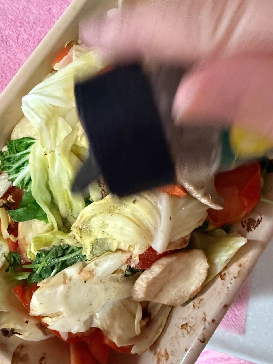 撒上鹽巴調味