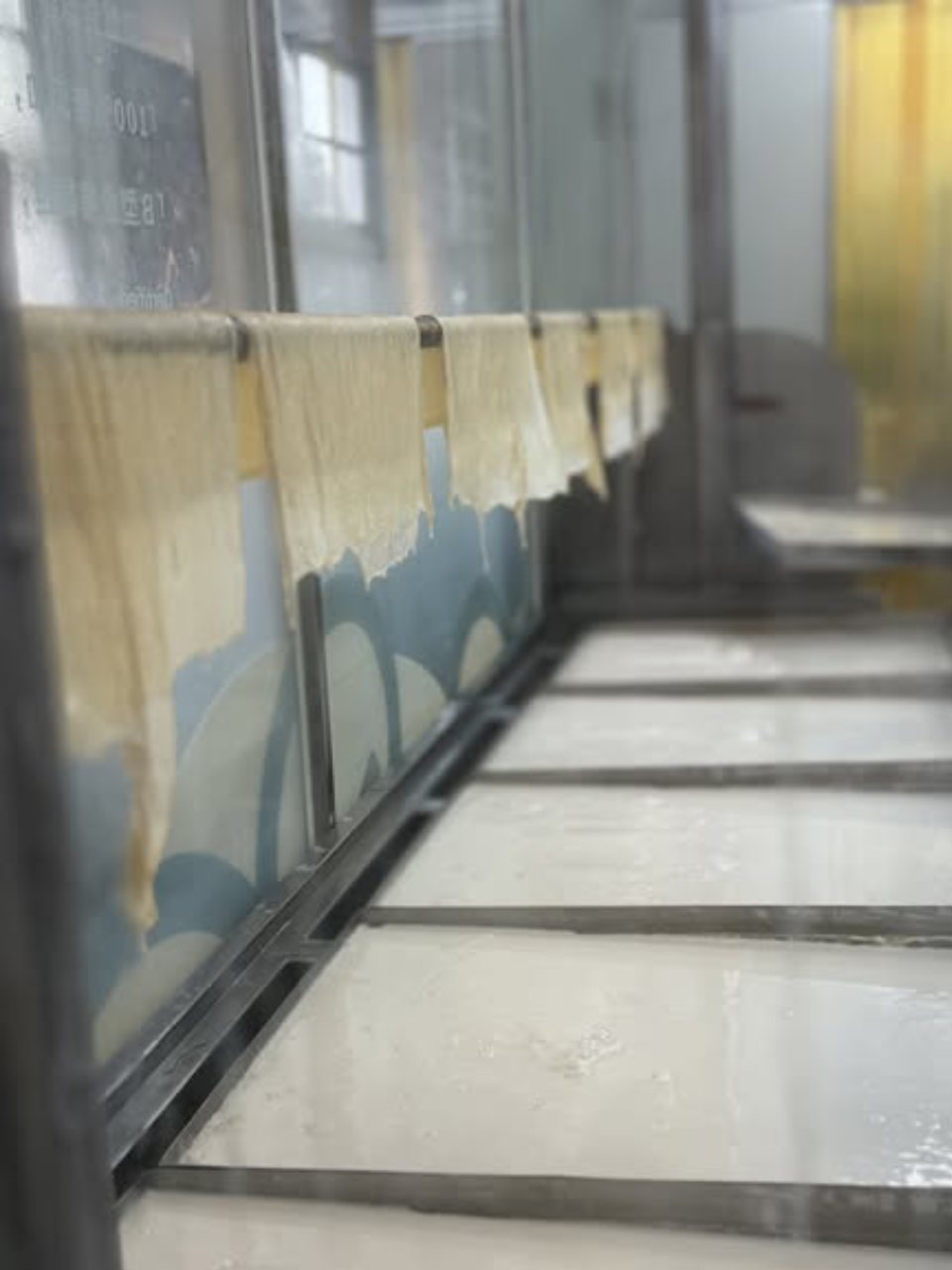 禾乃川一張張厚實的豆皮,都是職人精神製作,不添加漂白劑。純淨的原色。