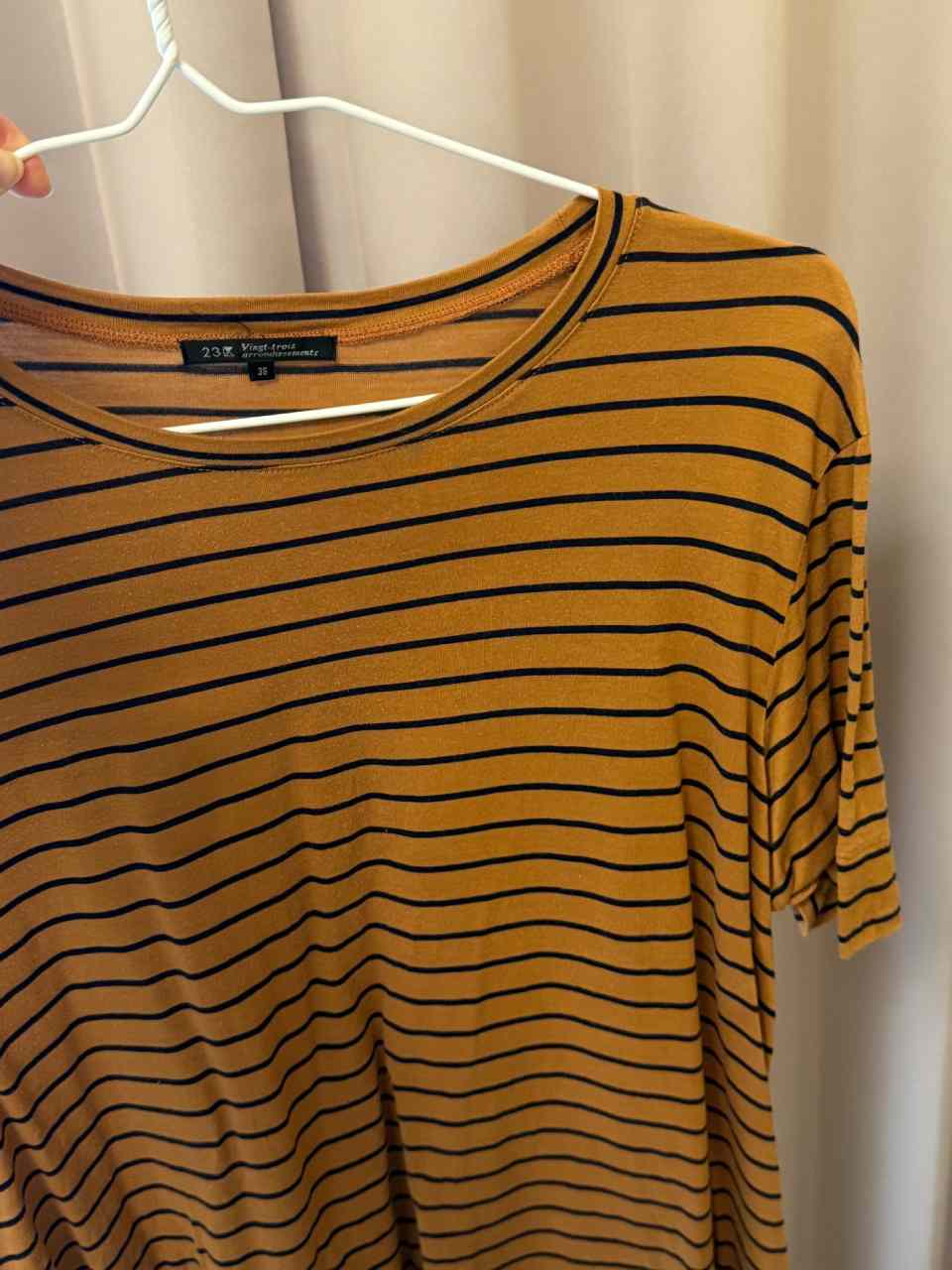 看到衣服肩膀長角,意謂要花更多時間去整燙。