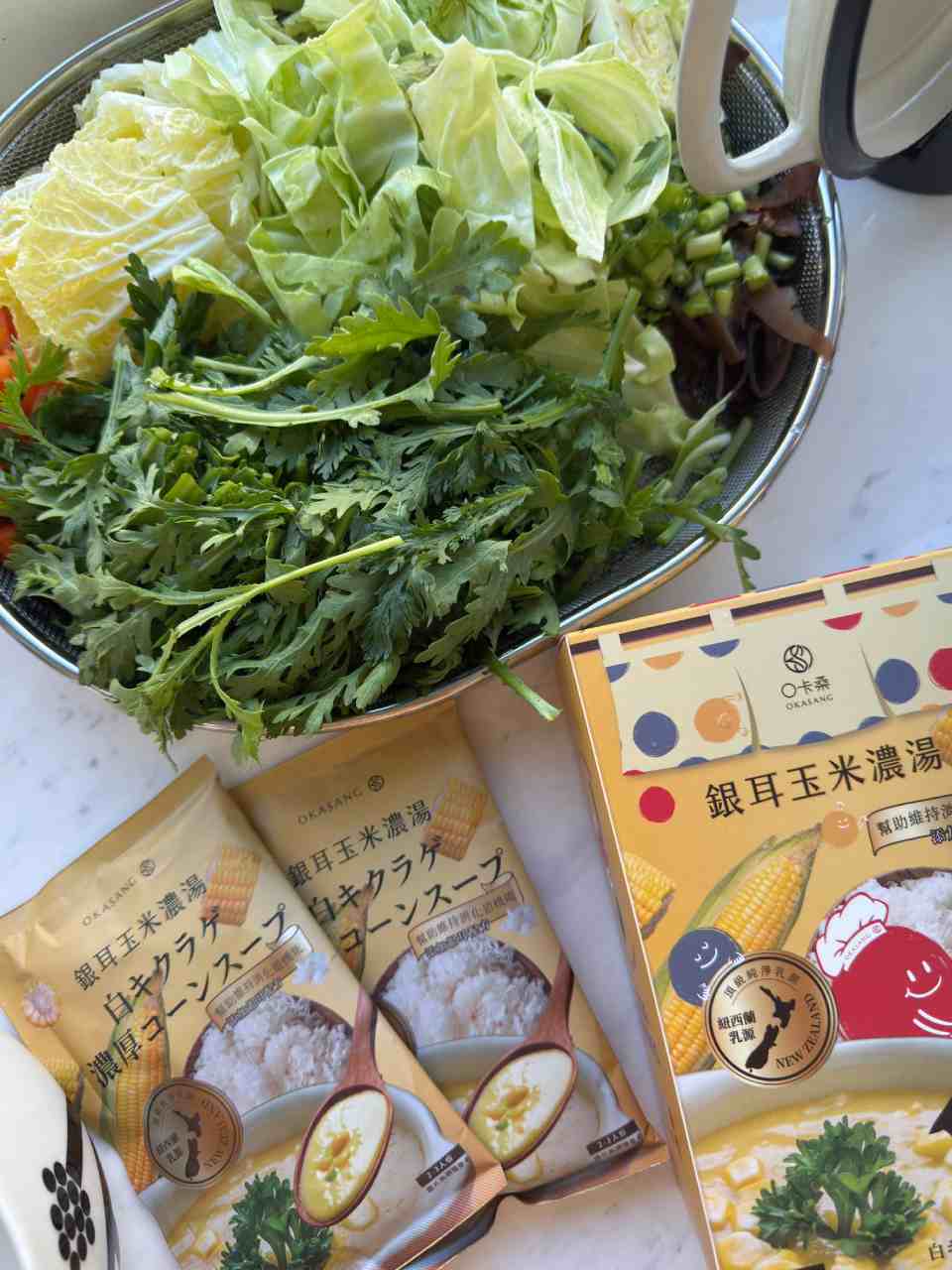 一盒有5包，每包可以煮2-3人份。O卡桑原本只做木耳露，新的產品銀耳玉米濃湯的添加物也很少，奶味濃郁。👉