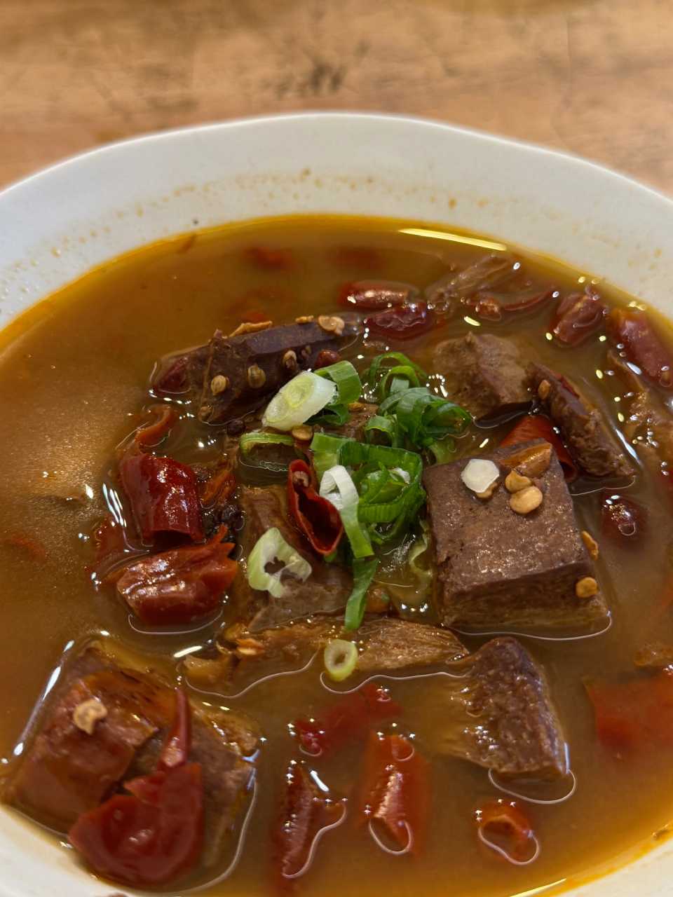 椒麻豆干很入味,可以把它切碎一點,拌麵條吃。