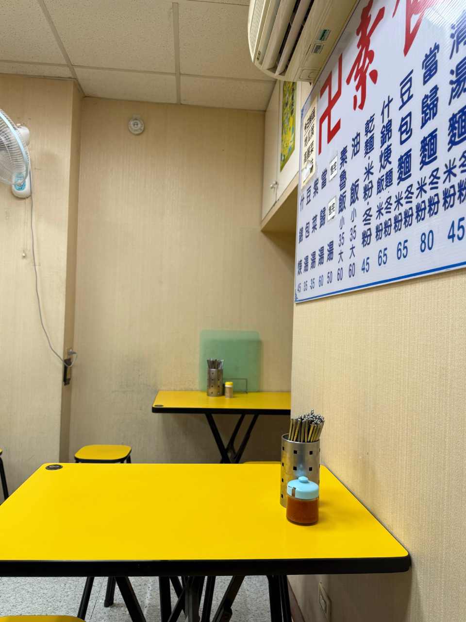 寧夏素食小館雖然沒有華麗的裝潢,但是乾淨整潔,用餐很安心。