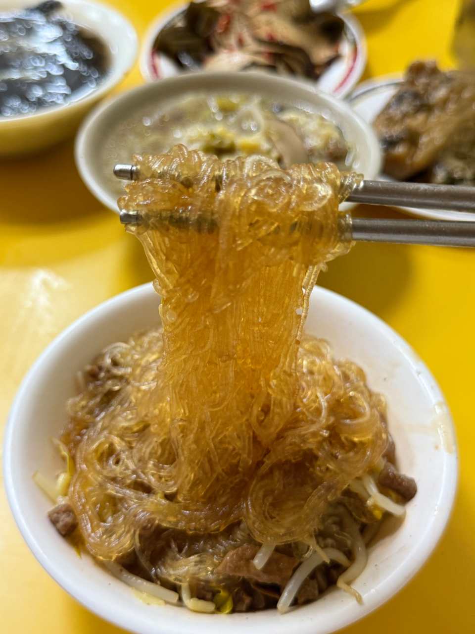 寧夏夜市素食小館的乾冬粉超Q,喜歡吃冬粉的人,必點!