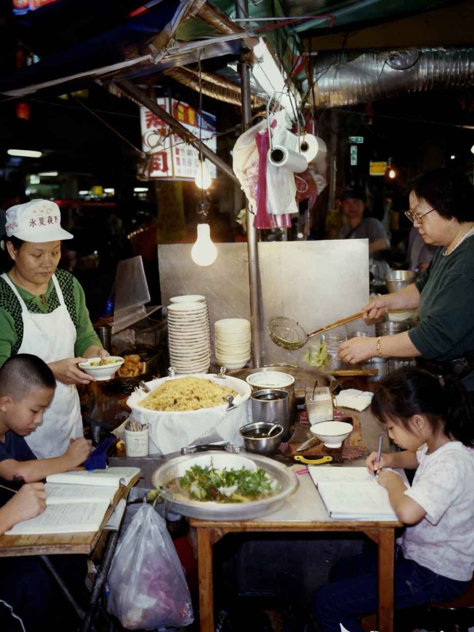 我用AI幫老闆把老照片復活,youtube影片有照片動起來的樣子。