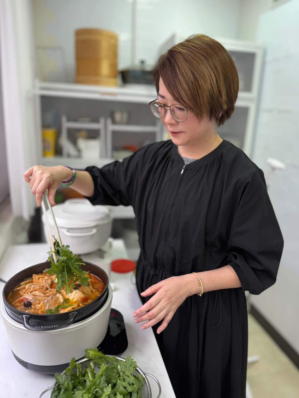 所有的料加好加滿。
過年不想煮一桌年菜的朋友，可以先把有樹食3種鍋底以及上湯烏龍麵備好。