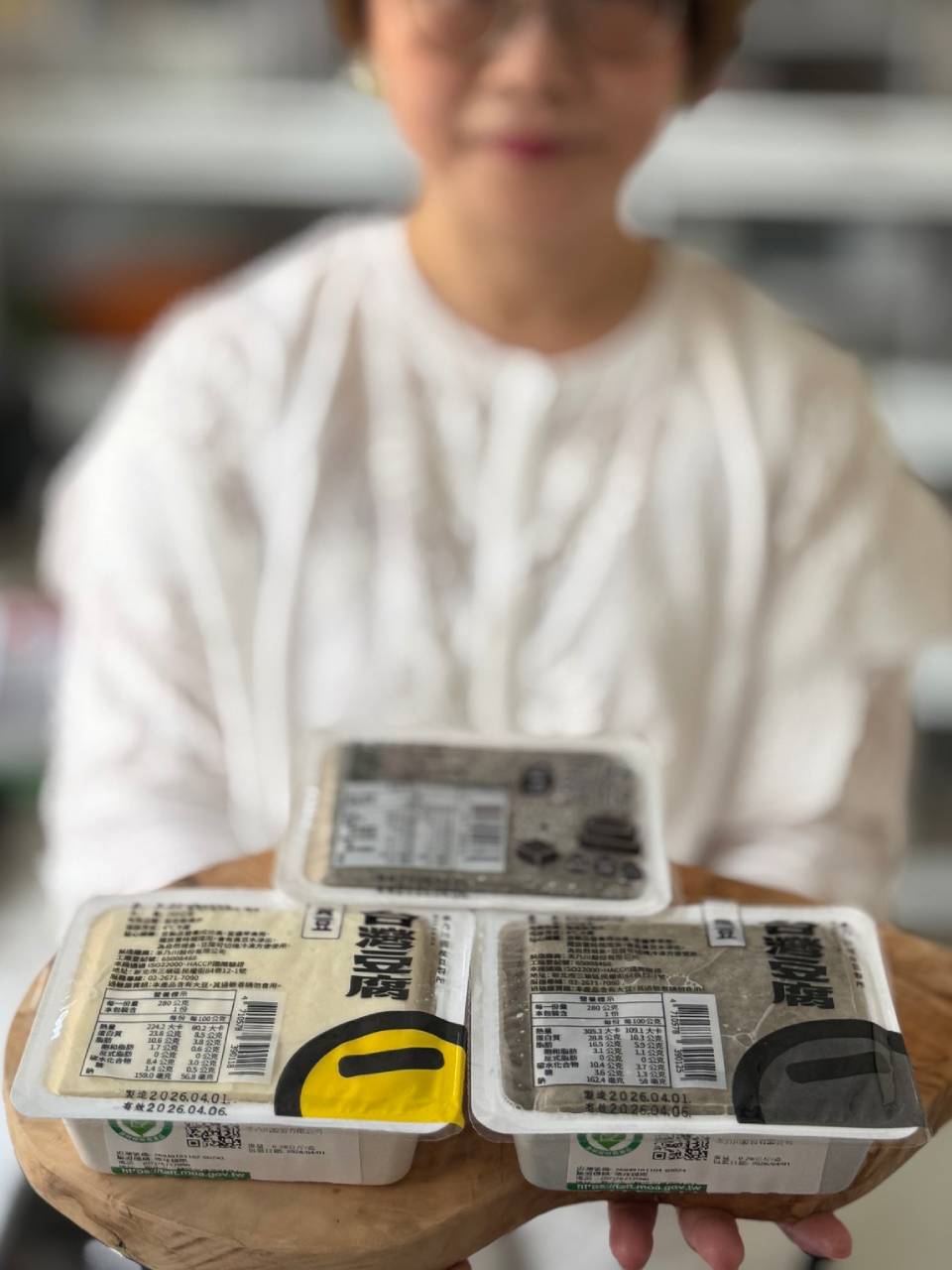 這次團購，豆腐的品項齊全，有黃豆豆腐、黑豆豆腐、芝麻豆腐。