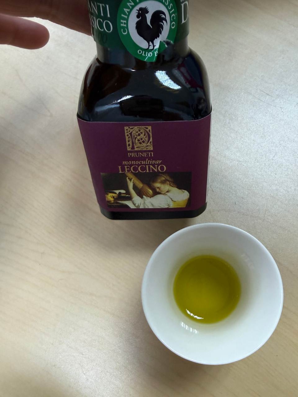Pruneti莊園的這支油有黑公雞標章，品質也很不錯。