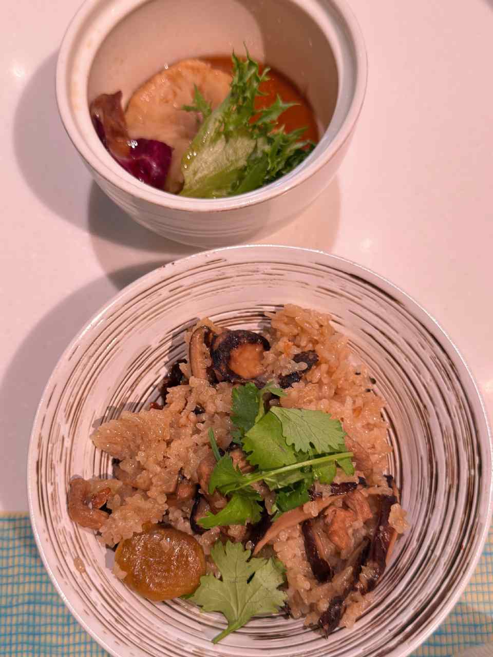 栗香菇韻糯米飯的香菇很多，一碗吃光光。